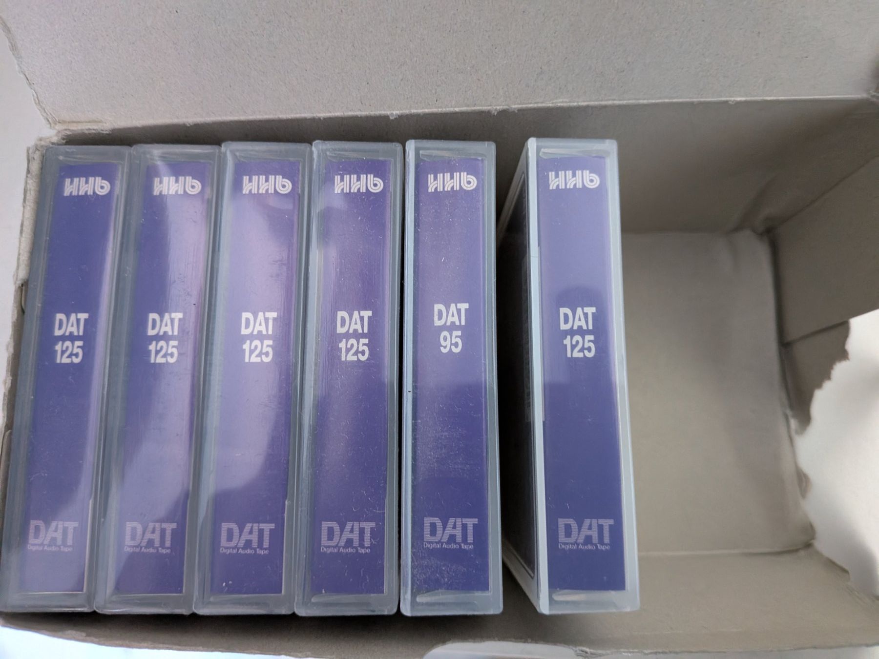 Musicassette: Sechs DAT-Cassetten von HHB – Usato da Lausanne venduto da Tenisajo