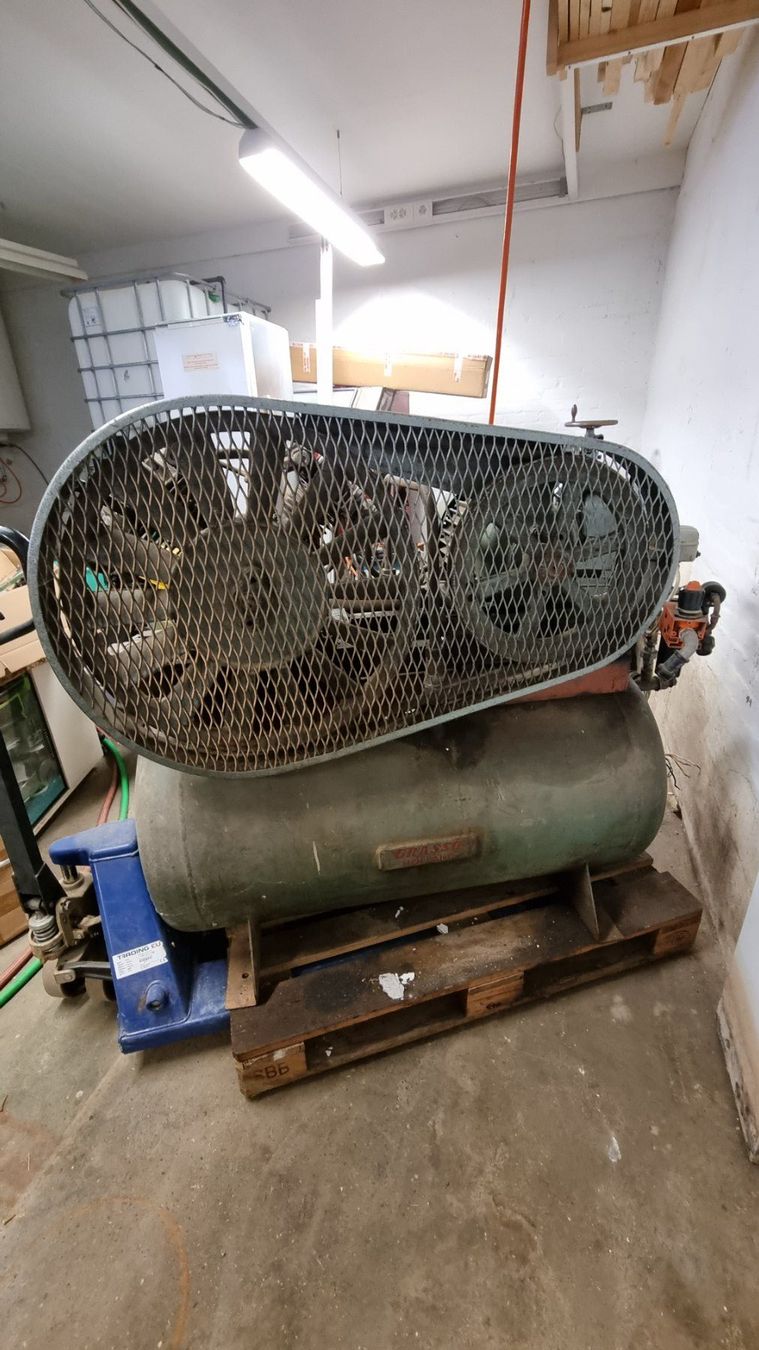 Compressori: Industrie-Kompressor - 10 PS -  750 l/min. – Usato da Oberentfelden venduto da Myri13 5