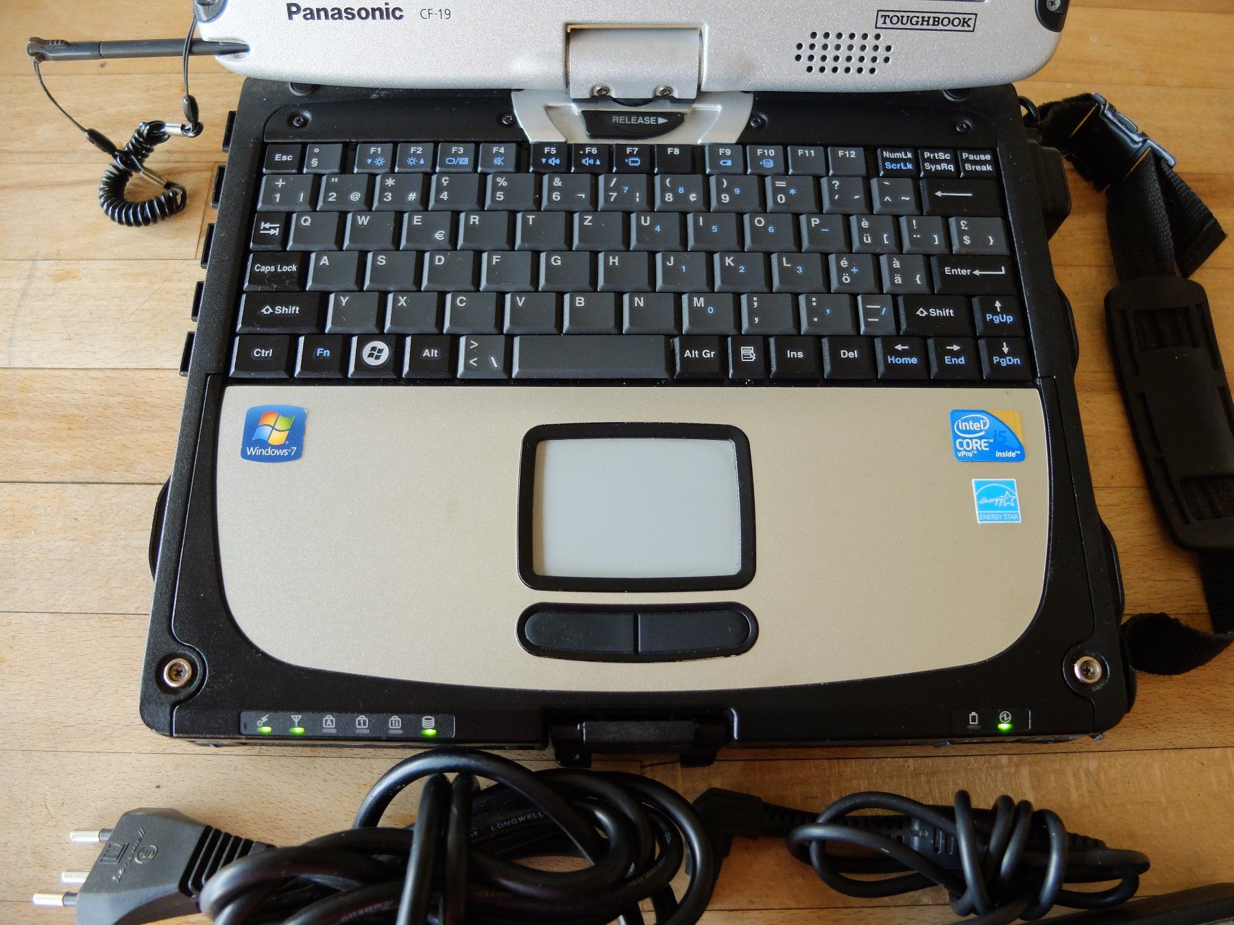 Panasonic Notebook: Panasonic CF-19 / ordinateur portable et tablette – Usato da Nyon venduto da granada02 1