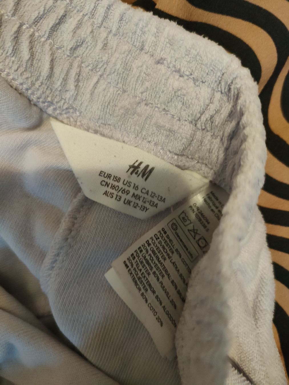 H&M Lotti & Set di vestiti: Kleid und kurze Hose H&M 158 – Usato da Leuggelbach venduto da Schreiner21 3