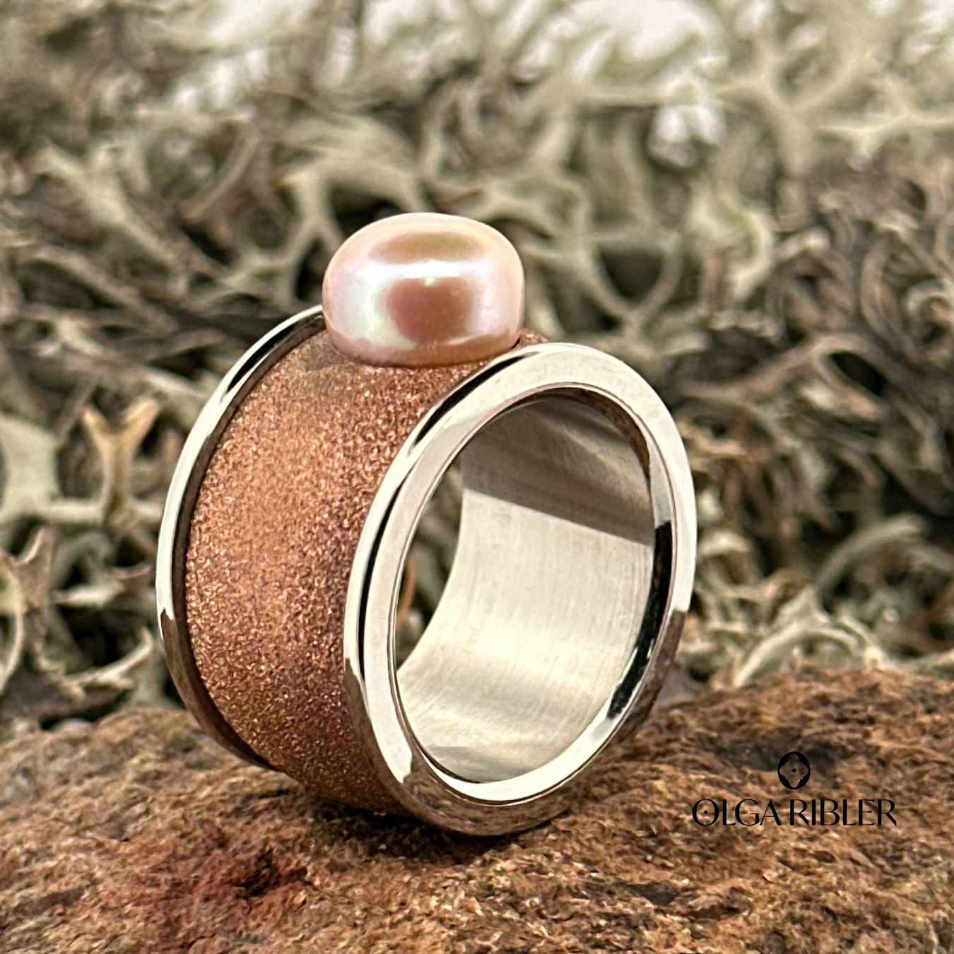 Olga Ribler Anelli: Edelstahlring mit Perle, Gr. 58 – Nuovo (secondo la descrizione) da Luzern venduto da MonikaS03