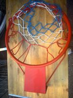 Basketballkorb mit Brett und Netz