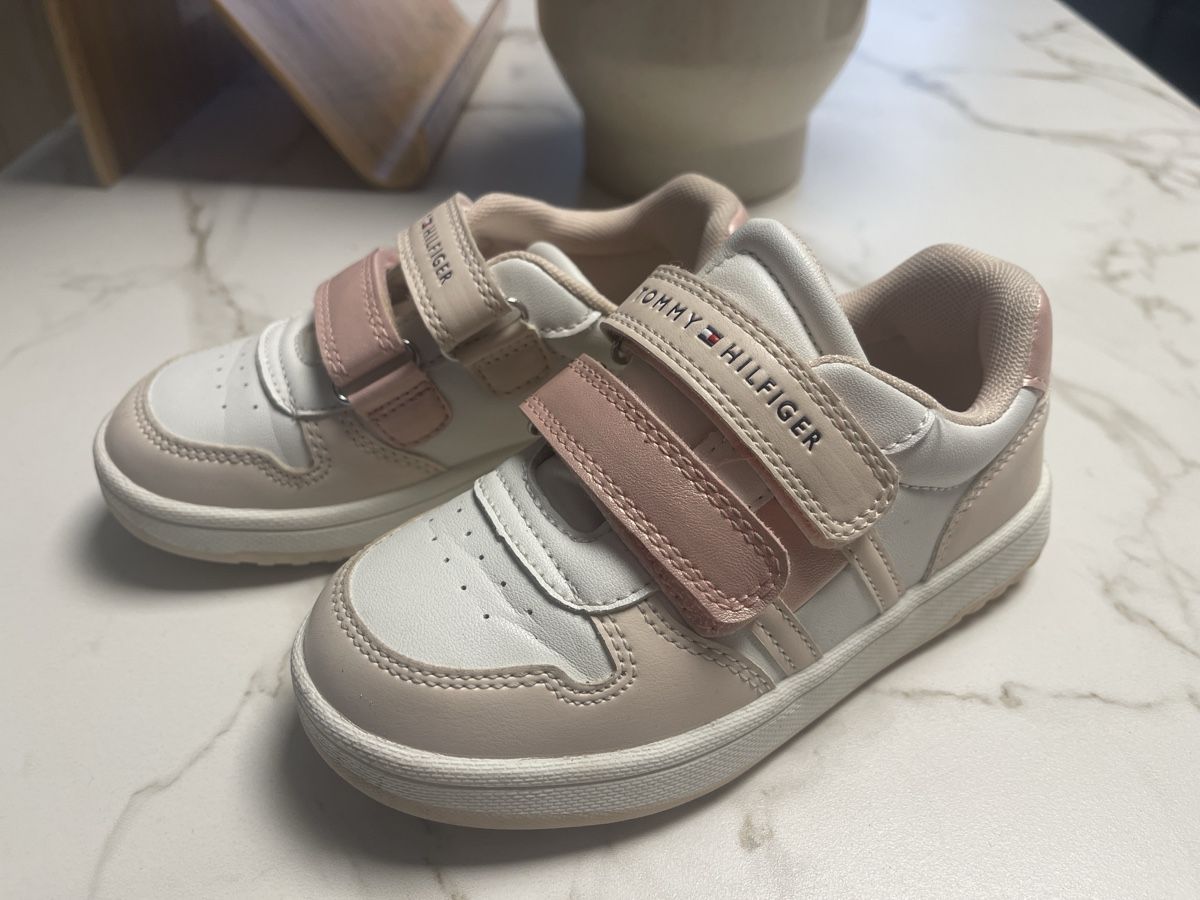 Tommy Hilfiger Scarpe per ragazze: TOMMY HILFIGER Kinder Mädchen Sneaker Grösse 28 – Usato da Täuffelen venduto da Nice800