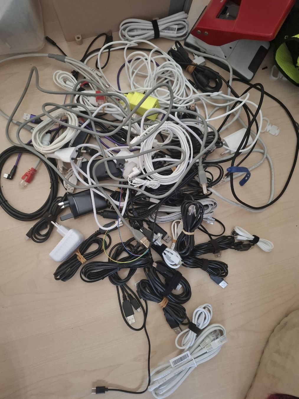 Kabel: diverse Kabel und Netzteile gebraucht – Gebraucht aus Zihlschlacht von ena_n99x