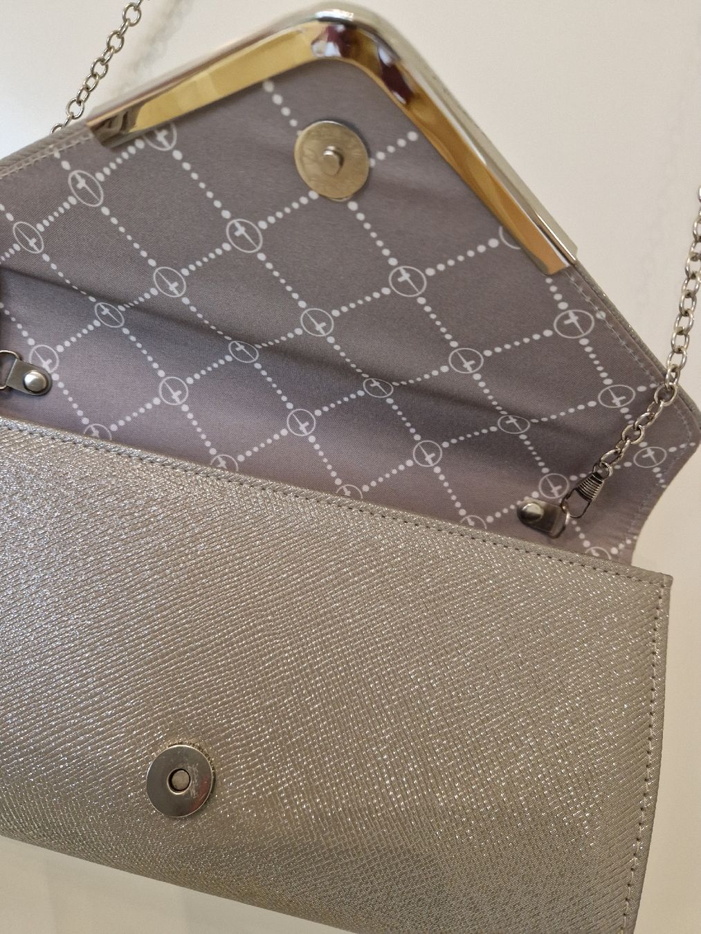 Tamaris Borse da donna: Tamaris Clutch 'Amalia' in Silber – Nuovo (secondo la descrizione) da Lyss venduto da katelisa 5