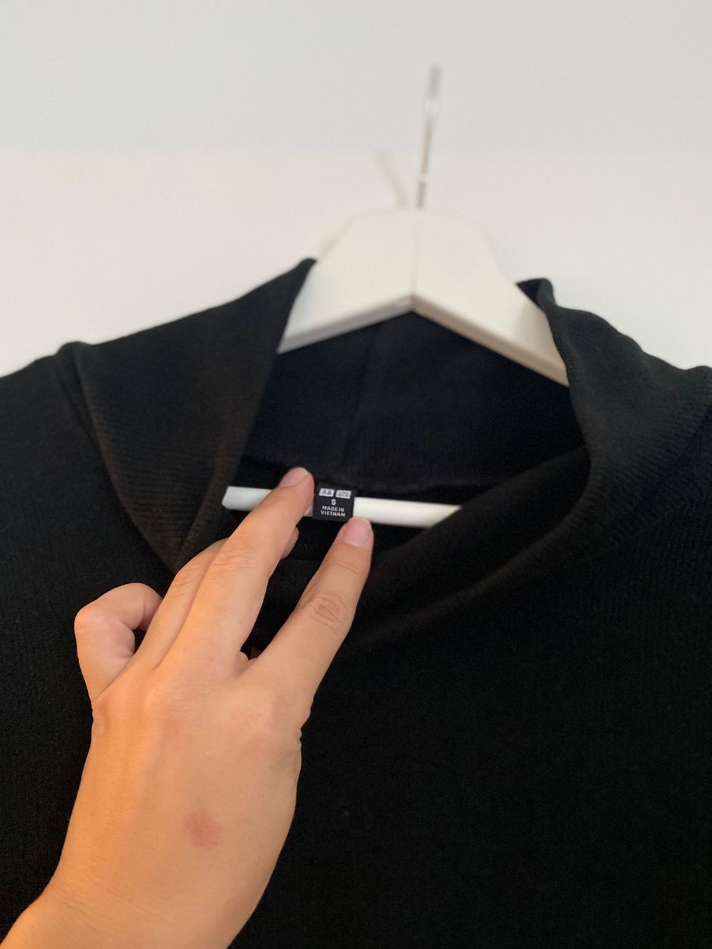 Uniqlo Maglioni & Felpe: Schwarzer Rollkragenpullover von Uniqlo, Grösse S, Top! – Nuovo (secondo la descrizione) da Kloten venduto da swarovski16 1