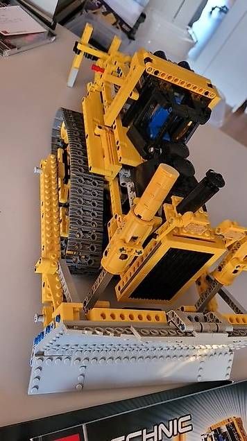 Lego Kit di costruzioni: Bulldozer 8275 – Usato da Olten venduto da Einwegparadies 1