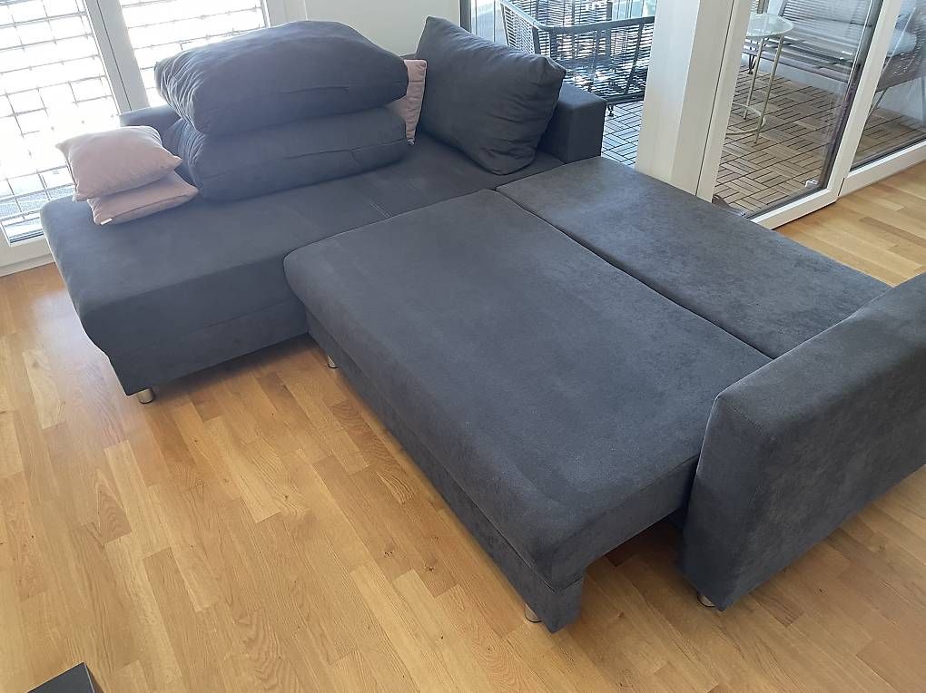 Sofas: Ecksofa Grau mit Schlaffunktion und Strauraum – Gebraucht aus Basel von msa_vtq6 2