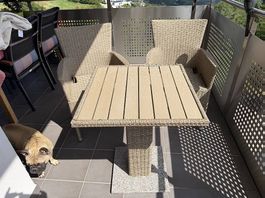 Ensemble de meubles de balcon en rotin et table carrée