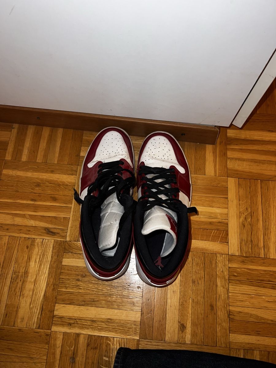 Nike Scarpe da uomo: Jordan AIR mid red – Usato da Carouge GE venduto da Romann. 1