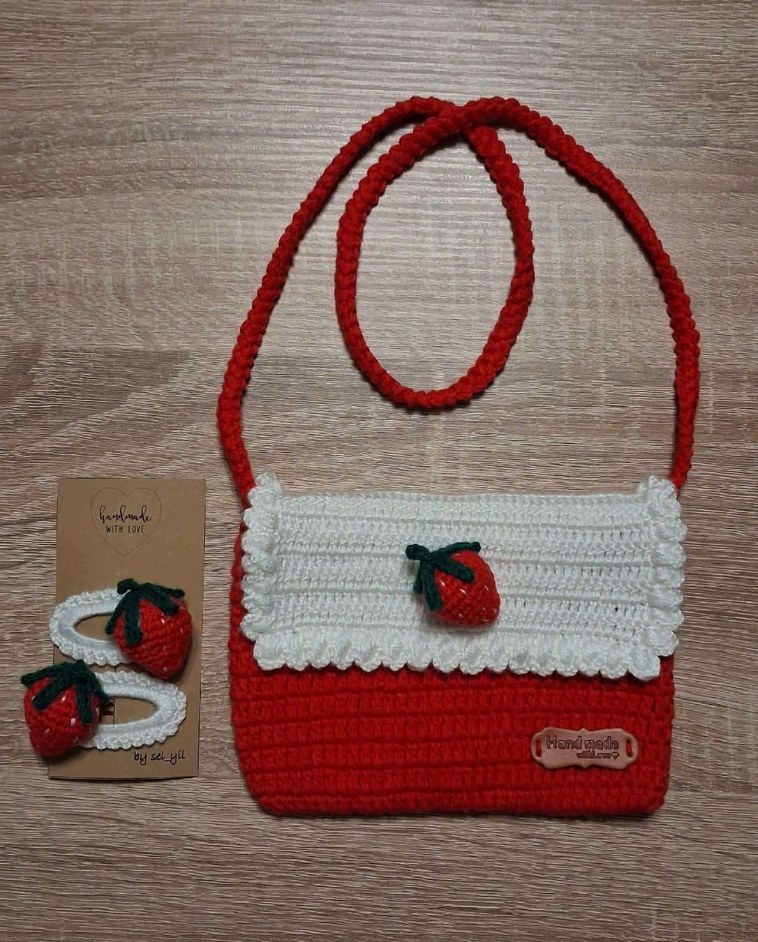 Taschen für Damen: Handgemachte Tasche und Haarklammer gehäkelt  – Neu (gemäss Beschreibung) aus Grafstal von sel_yil