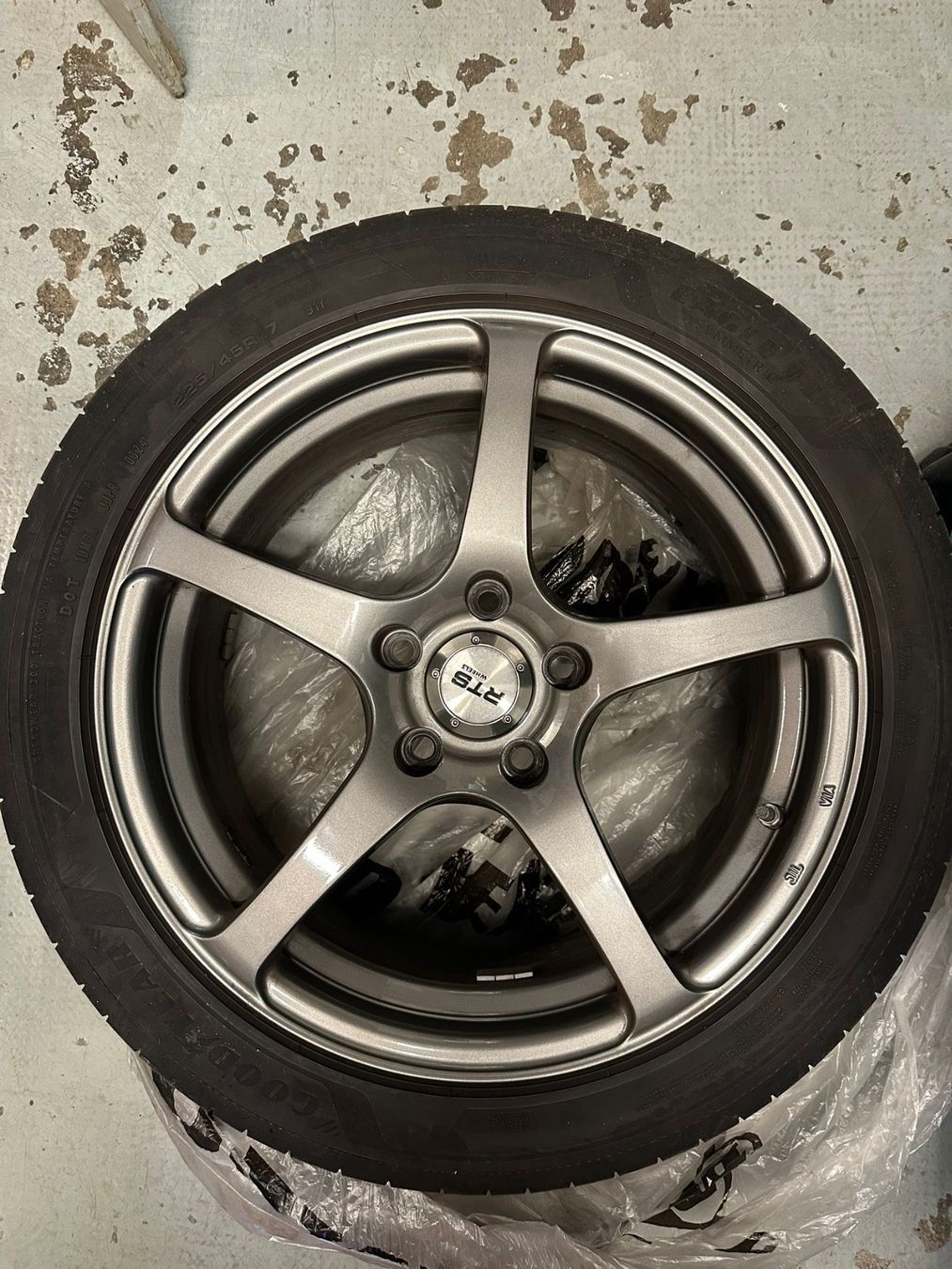 Pneus & Kompletträder: Sommer-Rad 225/45R17 91Y & RTS Felge 17x7JJ LK 5x100 ET 0 – Gebraucht aus Wengi b. Büren von Furti_82