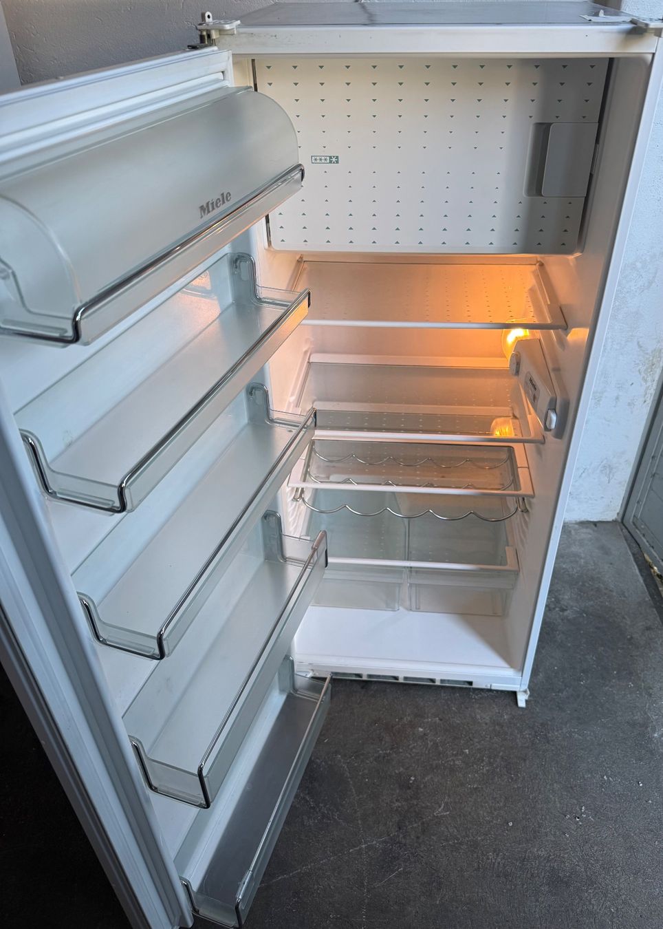 Miele Frigoriferi: Miele Einbaukühlschrank CH Norm 55cm – Usato da Kloten venduto da top2000 1