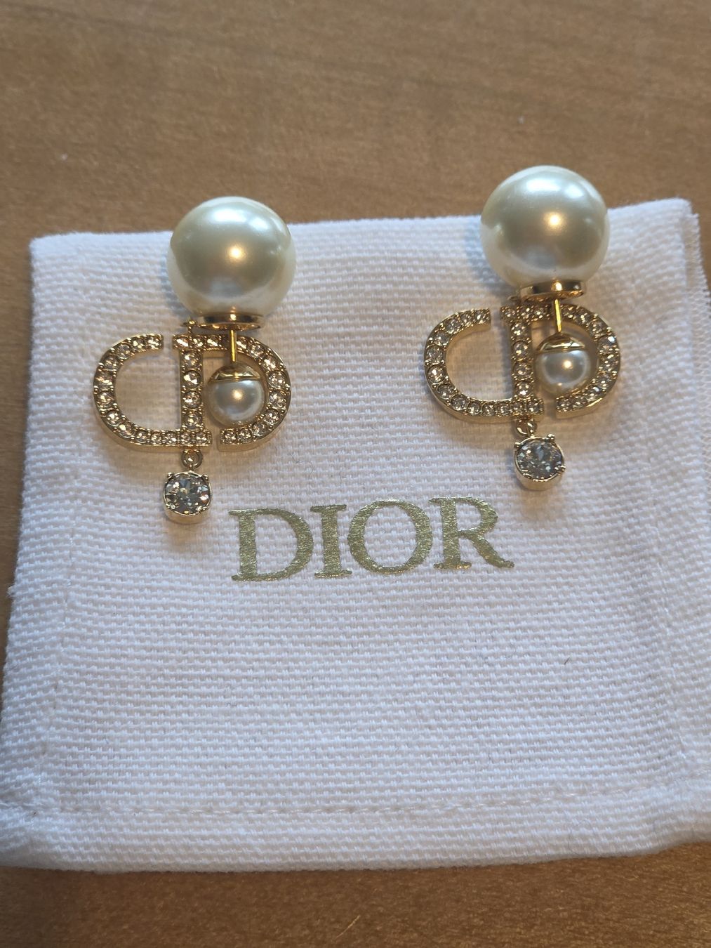 Dior Orecchini pendenti & Orecchini a lobo: DIOR TRIBALES Ohrringe mit Perlen - NEU, mit Beutel + Box – Nuovo e nell'imballaggio originale da Luzern venduto da Liliana2013