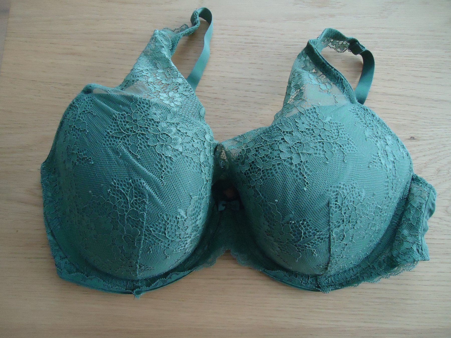 Sonstige Unterwäsche: BH  95C salbeigrün kaki neu – Gebraucht aus Benken SG von Schnurzli1 1