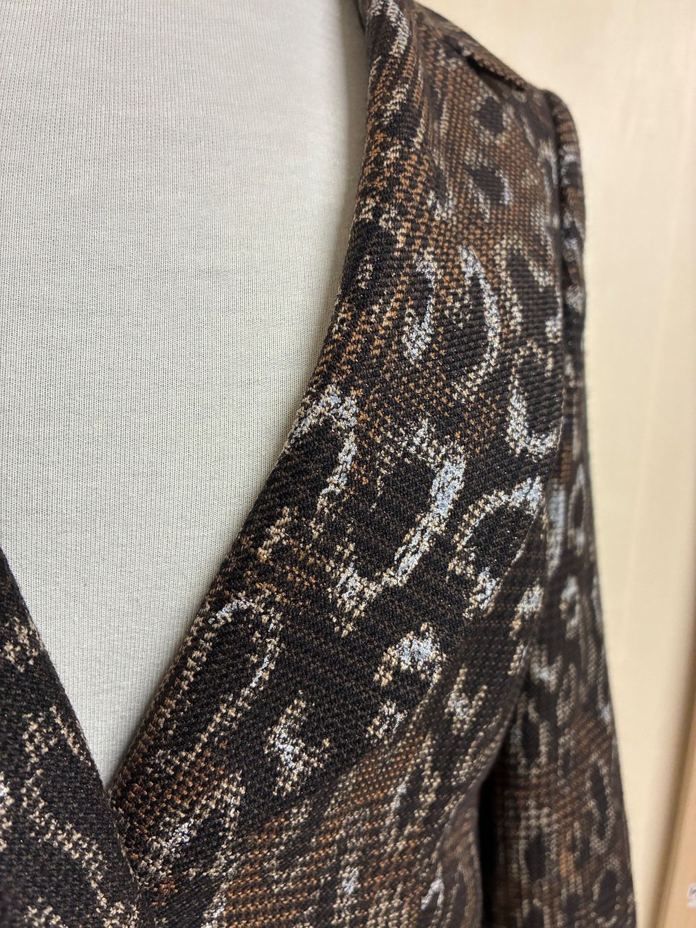 Escada Jacken: Escada Blazer aus Schurwolle in Grösse 40 – Gebraucht aus Zürich von van_5xbk 3
