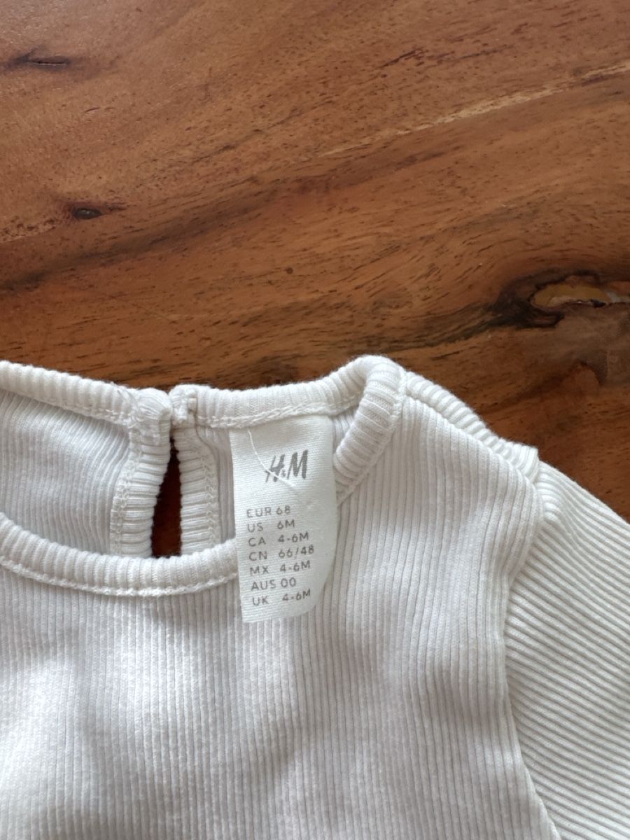 H&M Camicette, T-shirt & Top: H&M Ripp Top Weiss Grösse 68 – Usato da Sissach venduto da fre_m8fn 1