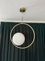 Westwing Pendelleuchte Chloe aus Opalglas – Gold