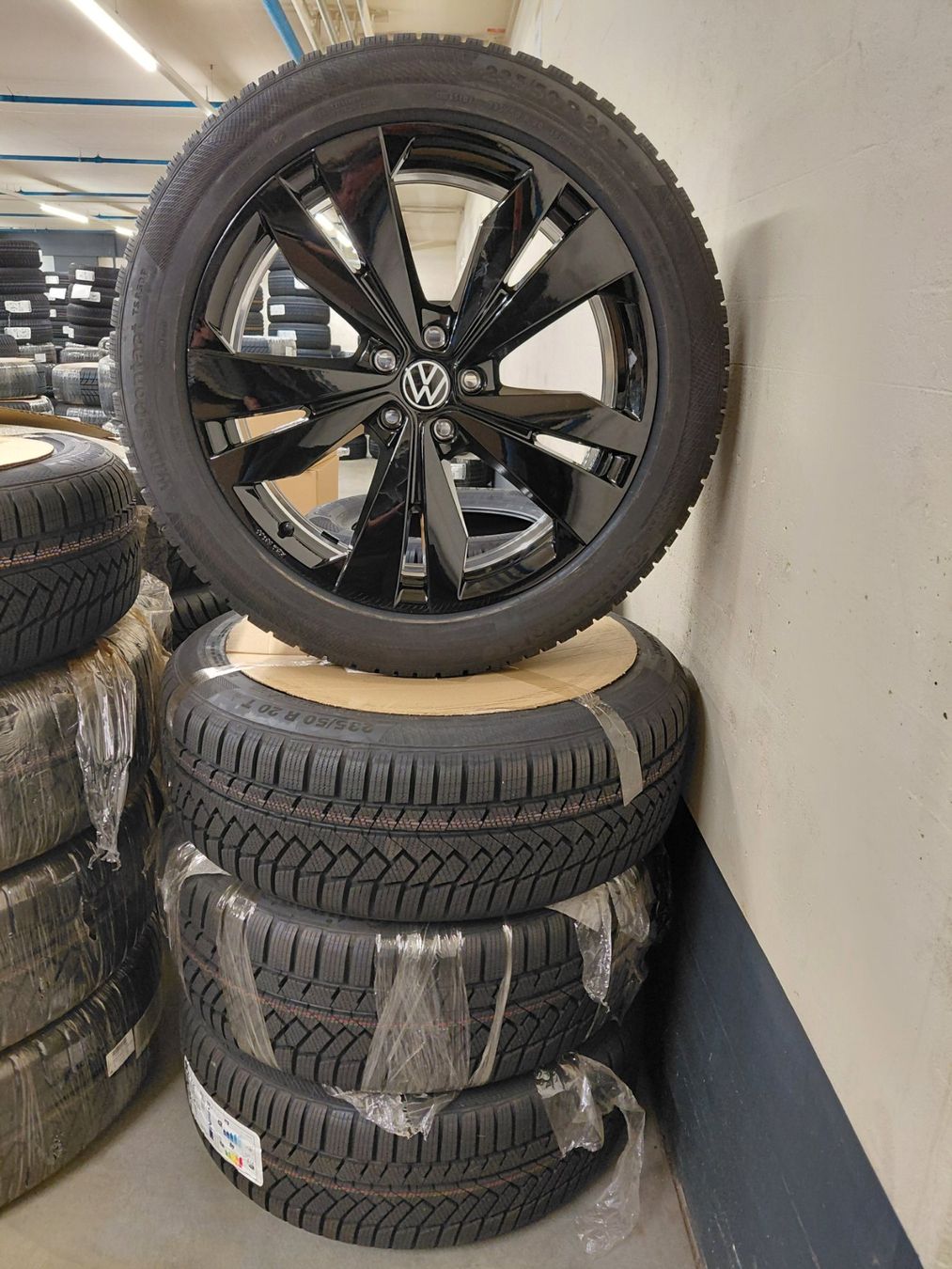 Volkswagen Pneumatici & Ruote complete: Winterkomplettradsatz 20 Zoll ID.4 – Nuovo (secondo la descrizione) da Bern venduto da amagbern