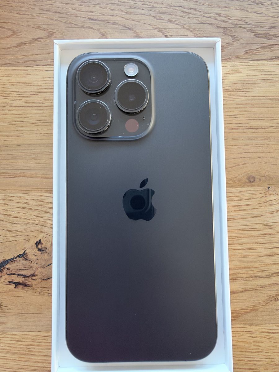 Apple Handys / Smartphones: iPhone 15Pro - Kratzer auf Display – Gebraucht aus Wettingen von lutenus 8