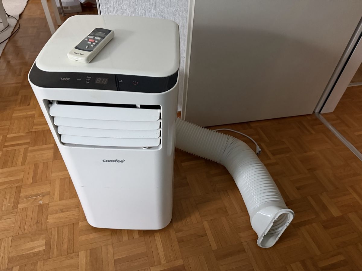 Comfee Klimageräte: Climatiseur mobile Comfee 9000 BTU avec télécommande – Gebraucht aus Lausanne von oenix