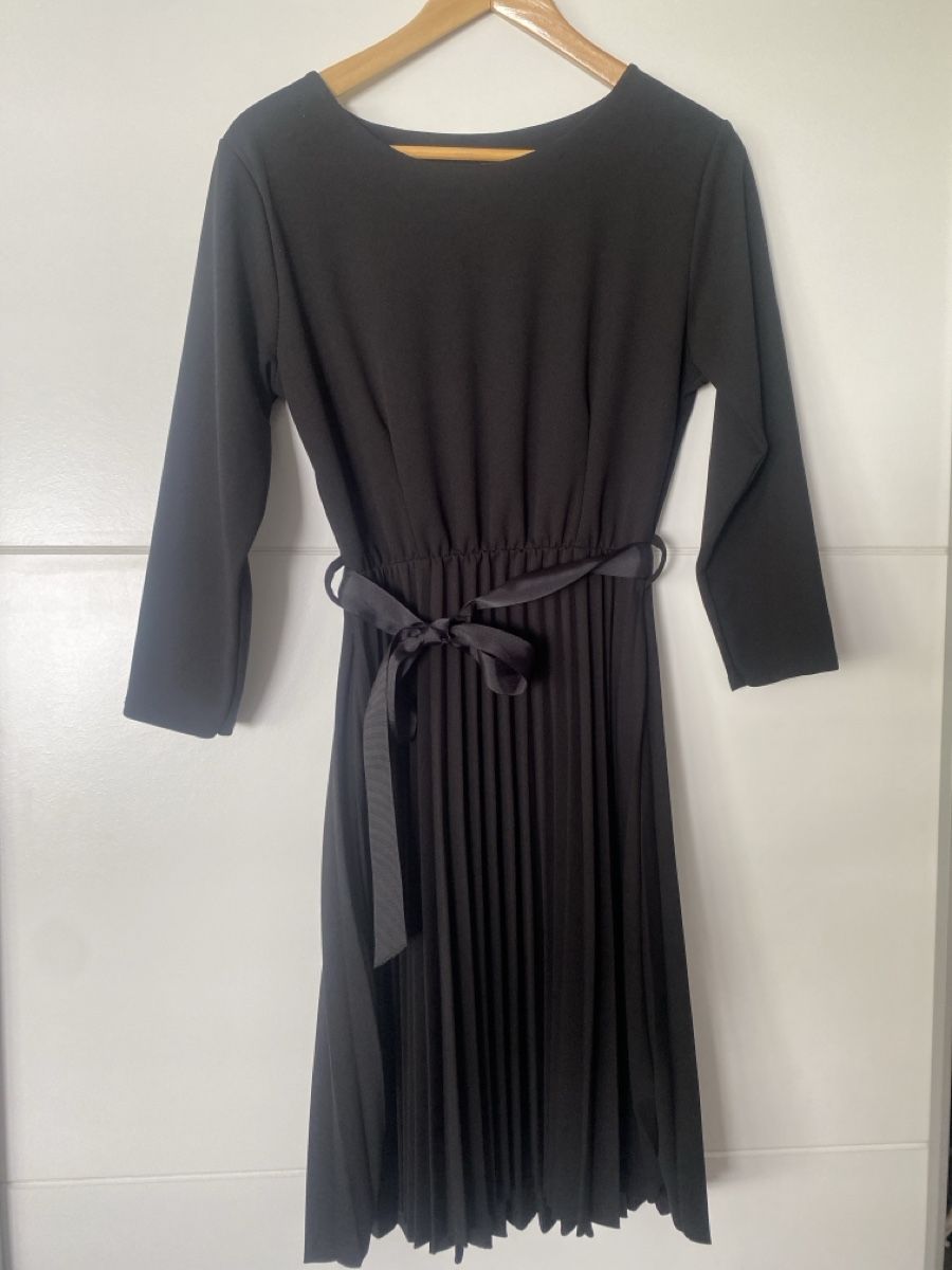 Vestiti: Elegantes schwarzes Kleid mit Plissee, Gr. M – Usato da Alpnach Dorf venduto da melbb