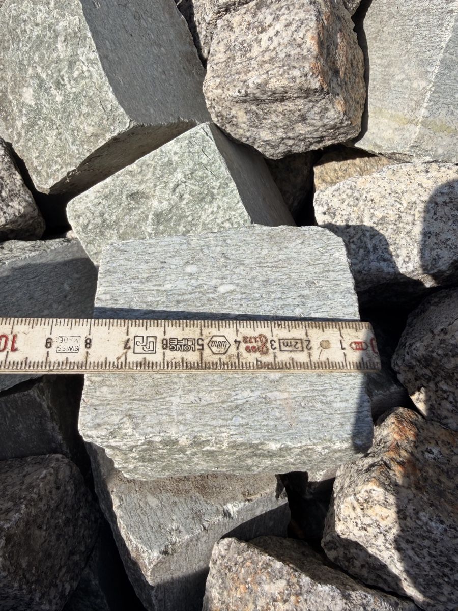 Pietre & tegole: Pflastersteine Bsetzisteine Granit klein – Usato da Stadel venduto da marcello32 2