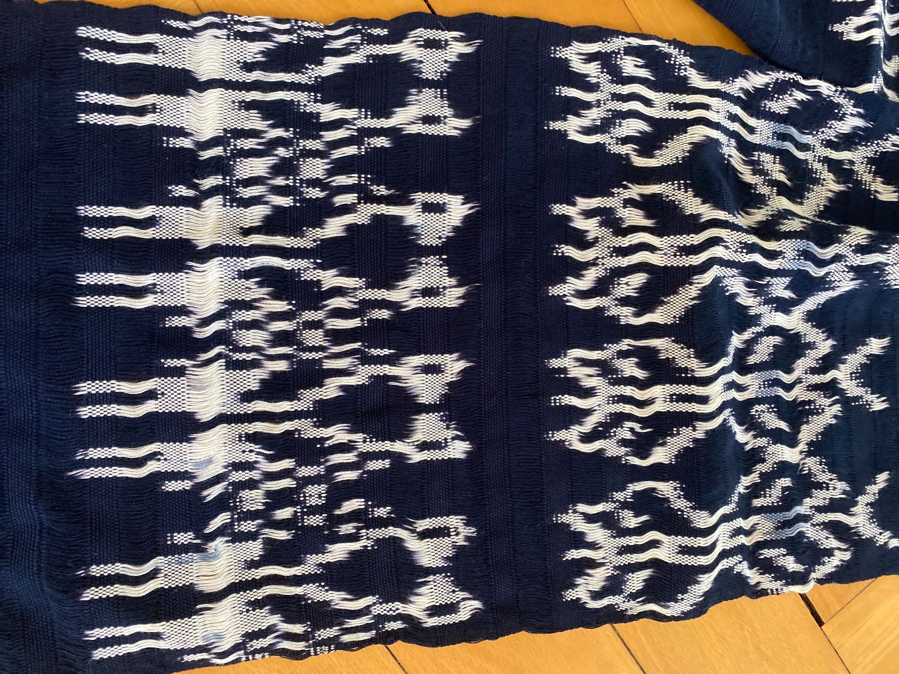 Foulard & Sciarpe: Echarpe bleu et blanc – Usato da Küssnacht am Rigi venduto da CALIFRASQUI 1