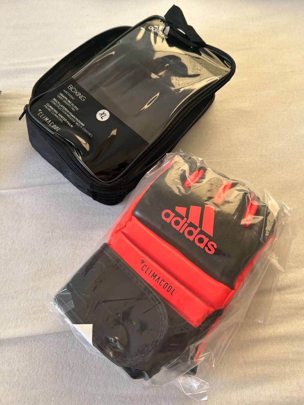 Adidas Guanti & manicotti: 2 Paar adidas MMA Handschuhe – Nuovo e nell'imballaggio originale da Dietikon venduto da ussenterprise 3