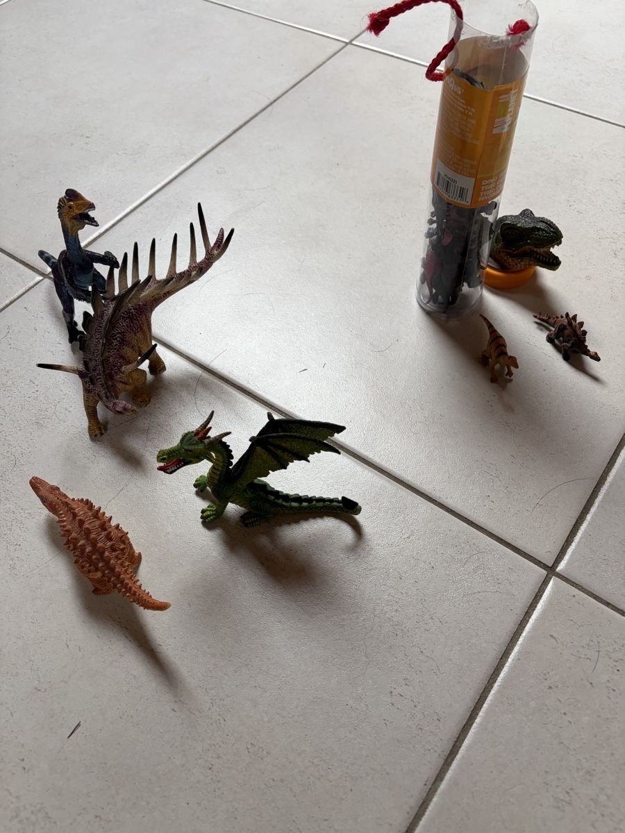 Statuette: Spielzeug Dinosaurier  – Usato da Wichtrach venduto da angizmo