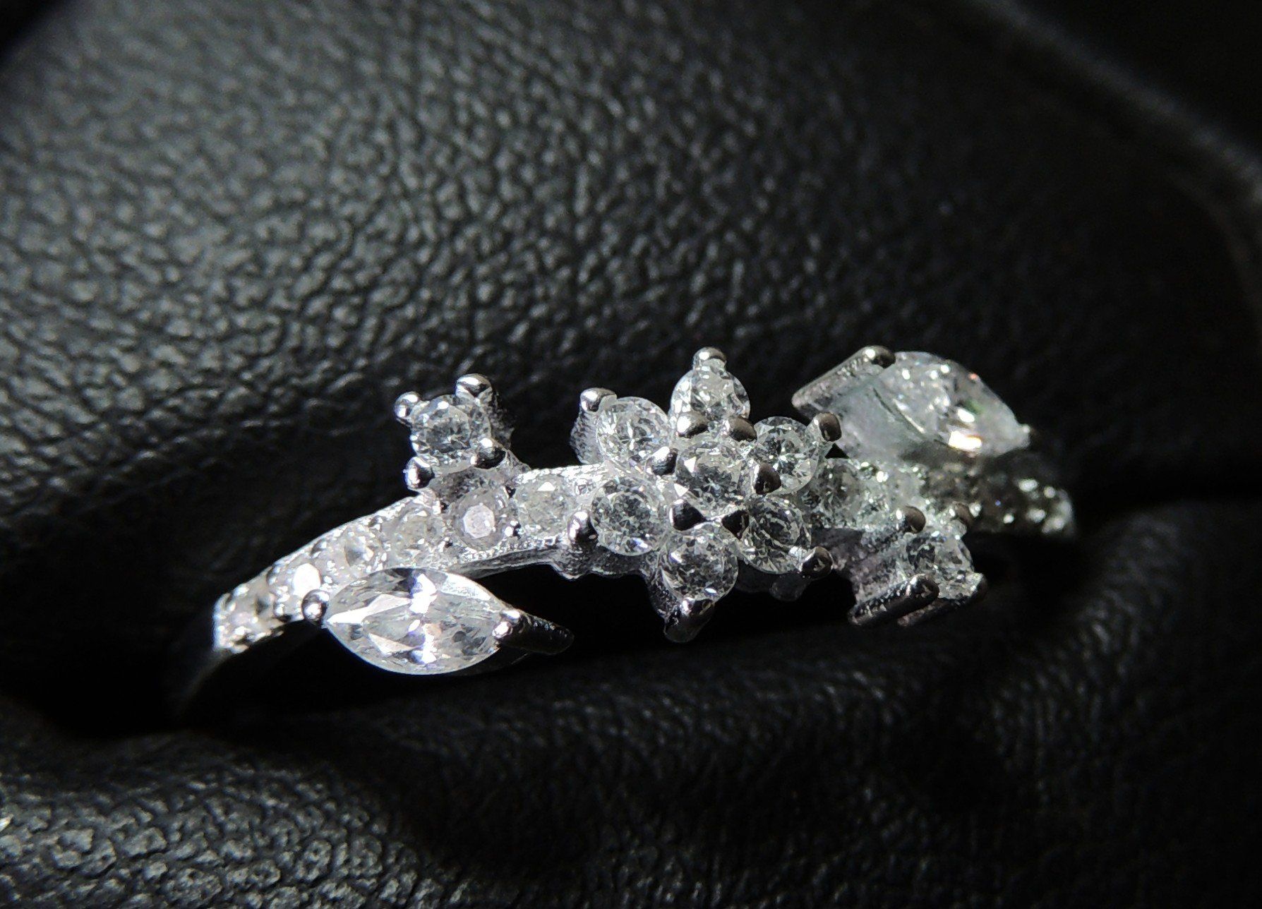 Anelli: Silber 925 Fingerring mit Zirkonias – Nuovo e nell'imballaggio originale da Waldenburg venduto da schaller707 1
