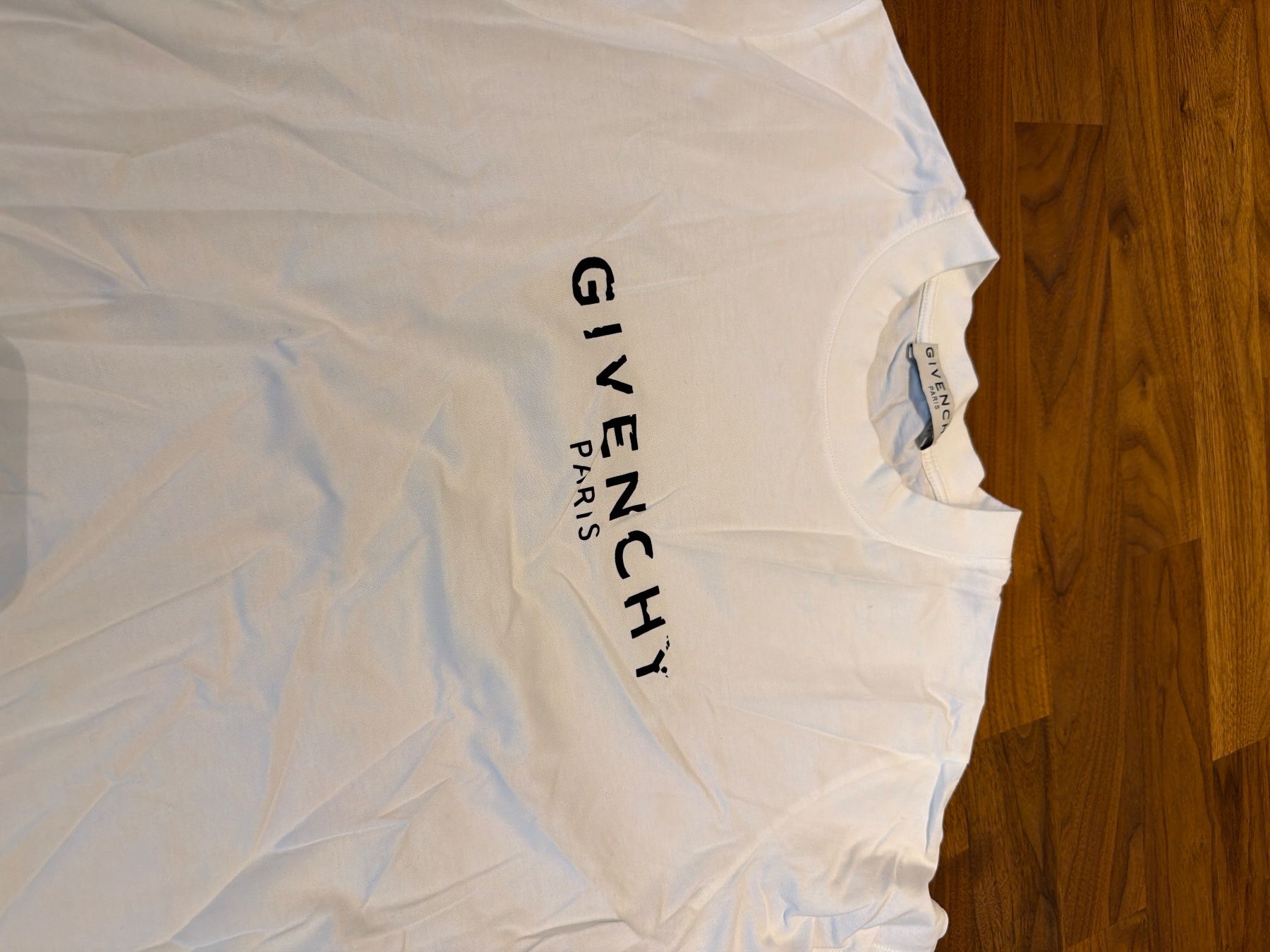 Givenchy T-shirt: Weisses T-Shirt in Grösse L von Givenchy – Nuovo (secondo la descrizione) da Hettlingen venduto da blu_tb6z 1