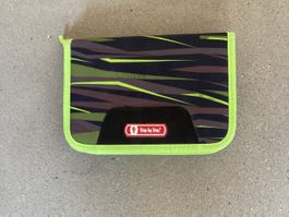 Etui Step by Step Tarnmuster mit Geodreieck gebraucht