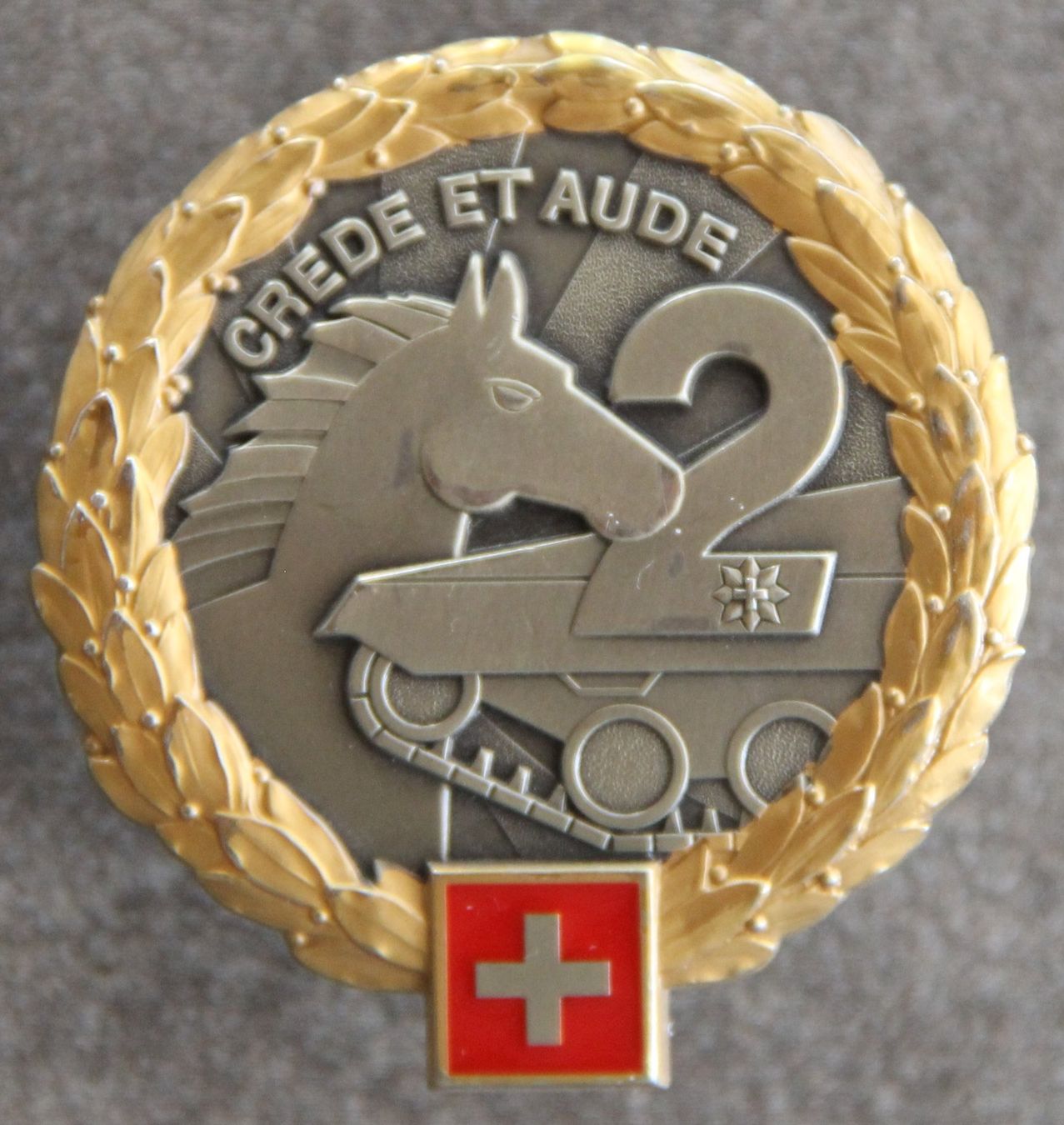 Schweizer Armee Plaketten & Abzeichen: Pz Br 2, Brigade blindé, Stab gold, Beretabzeichen – Gebraucht aus Belp von Tomsek