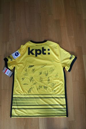 YB Trikot Saison 2022/23 mit Originalautogrammen der Spieler