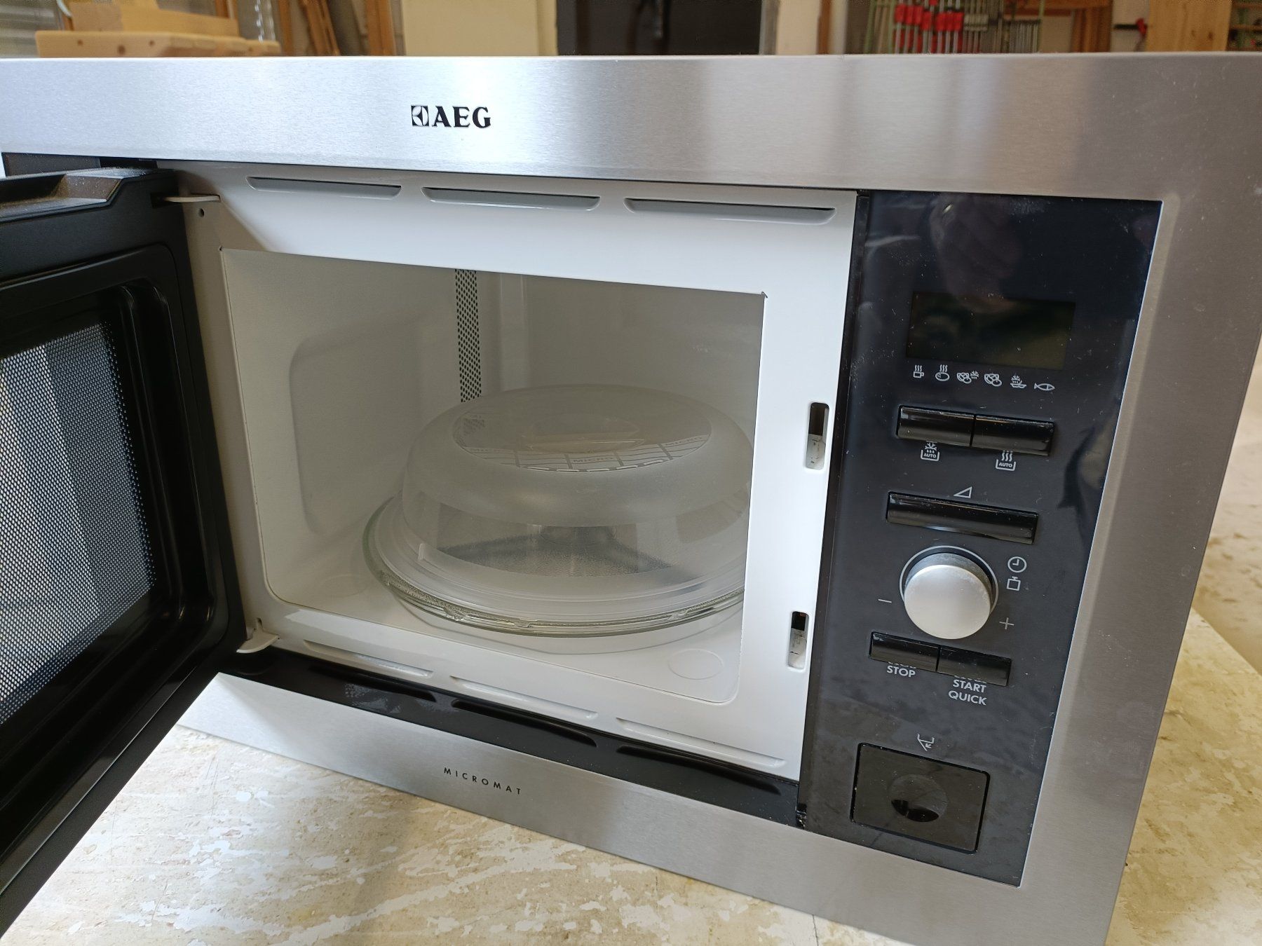 AEG Appareils de cuisine: Microwelle AEG, Micromat – D'occasion à Kerns par Frewa 1