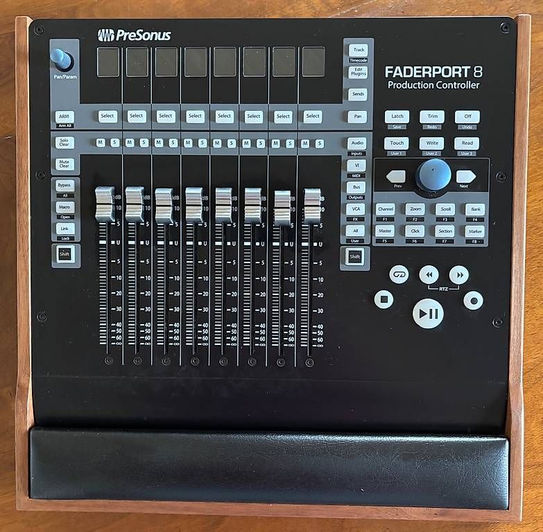 Console di mixaggio: Presonus faderport 8 avec stand – Usato da Yverdon-les-Bains venduto da blu_gf7v