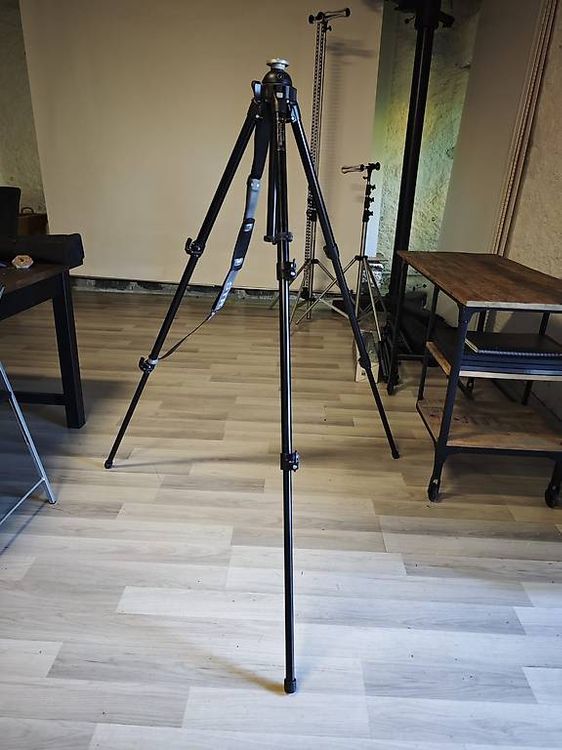 Treppiedi & Teste: Trépied professionnel Manfrotto 455B stable et robuste – Usato da Lausanne venduto da Haouille