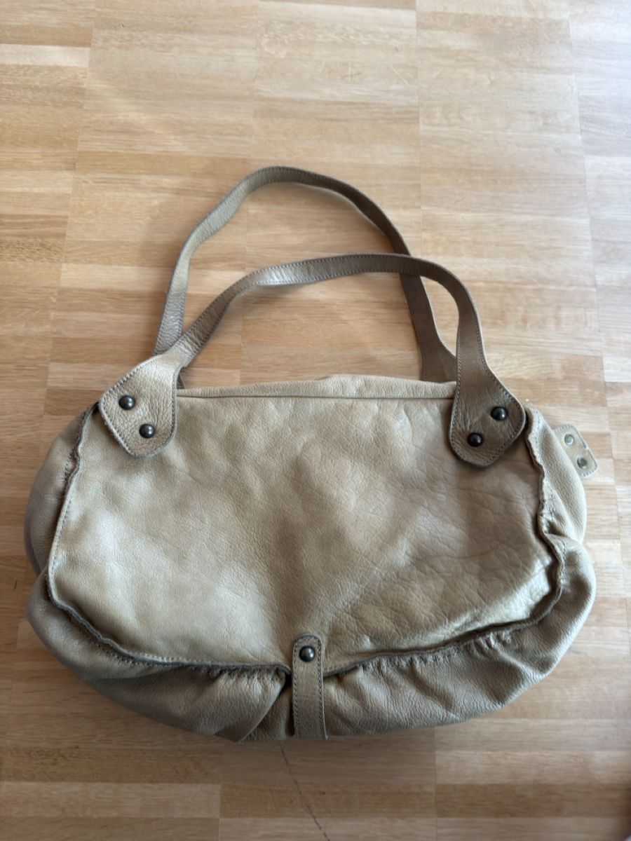 Borse da donna: Zippo Ledertasche Schultertasche Beige  – Usato da St Gallen venduto da Berta343