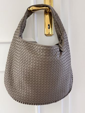 neuwertig; modisch, geflochten, grau, hobobag