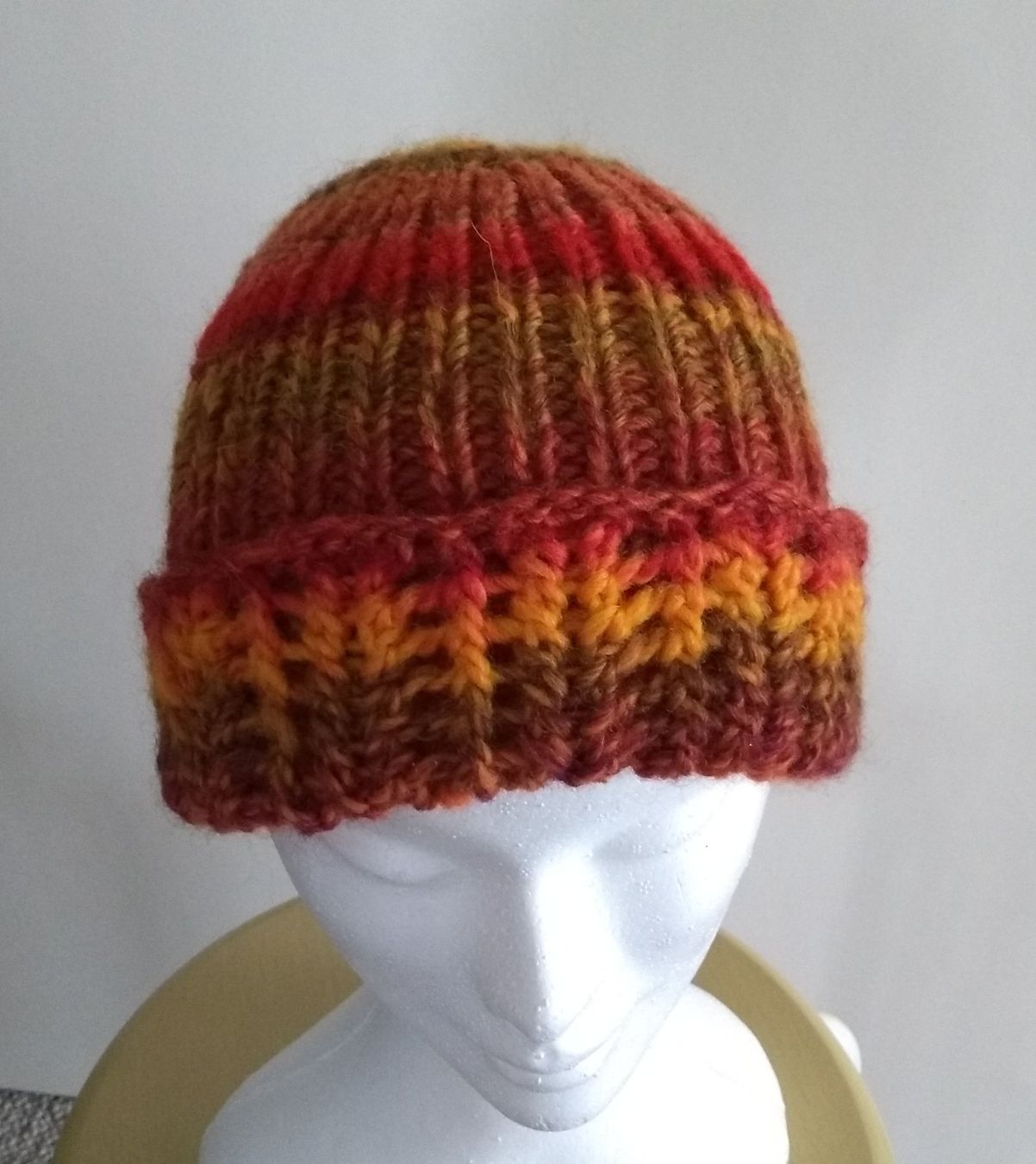 Hüte, Mützen & Caps: Handgestrickte Mütze _6 – Neu und originalverpackt aus Romanshorn von Octa27