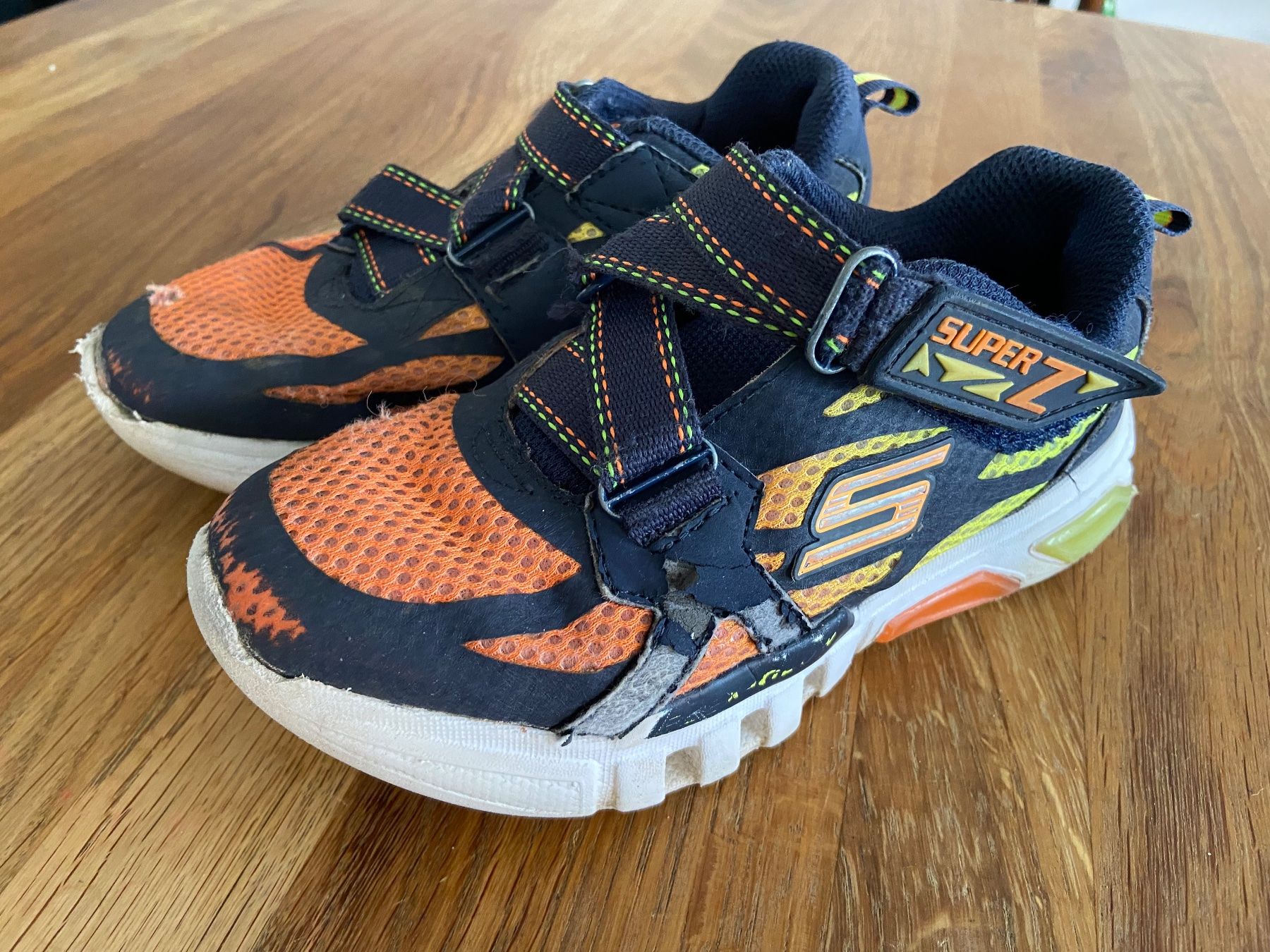 Skechers Scarpe per ragazzi: Halbschuhe von SKECHERS, Gr. 30 – Usato da Bassersdorf venduto da och_928l