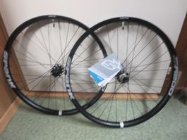neuer SPANK Radsatz 27,5" 2042g V15x100o20x100 H12x142o135SP