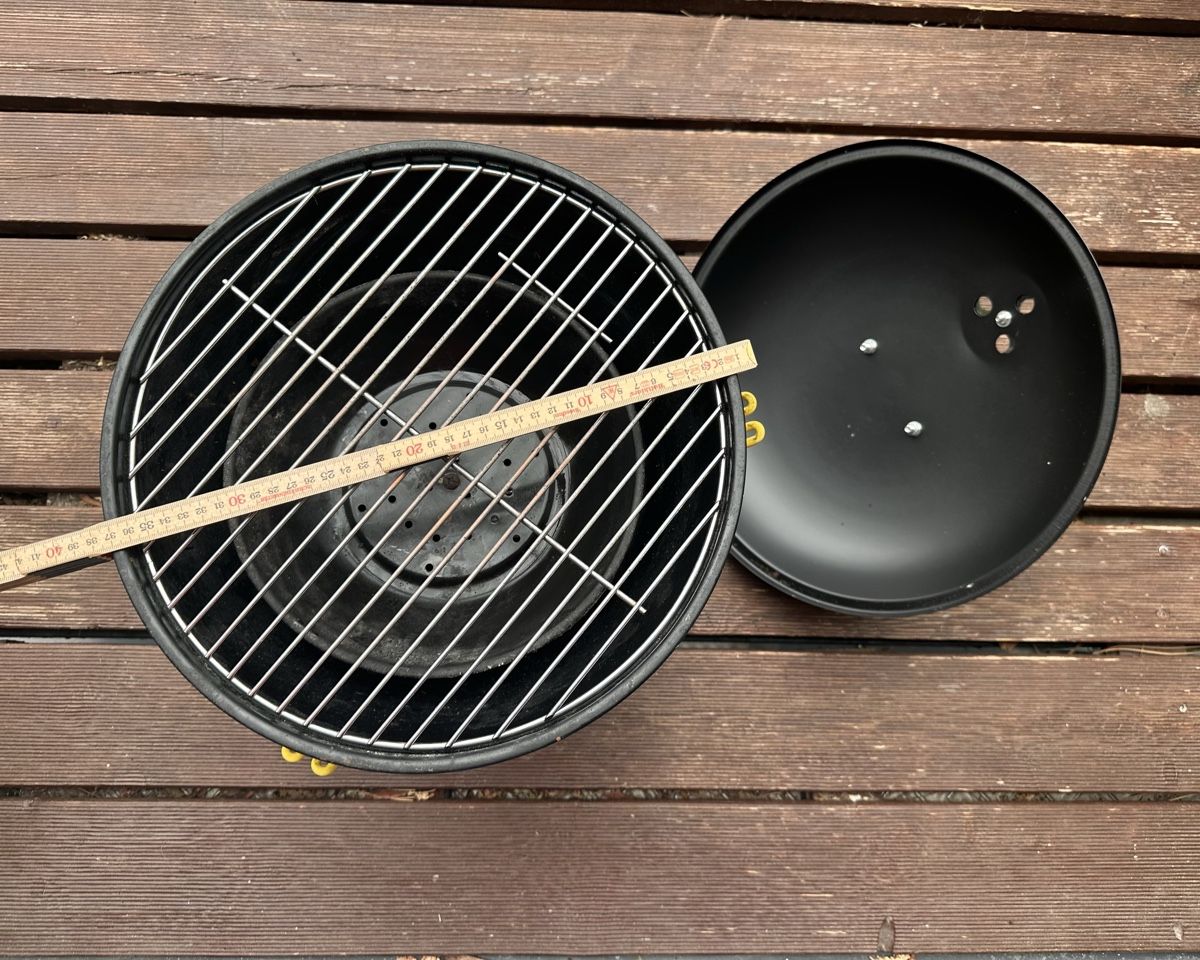 Griglie: Holzkohlegrill rund schwarz – Usato da Zürich venduto da Bibiti 2