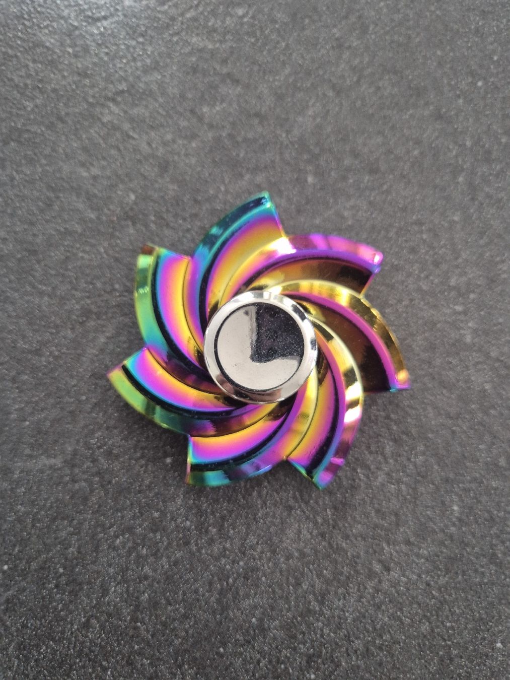 Spielzeuge: Fidget Spinner - Coole Regenbogenfarben    Top Zustand – Neu (gemäss Beschreibung) aus Büsserach von Fairprice_83 2