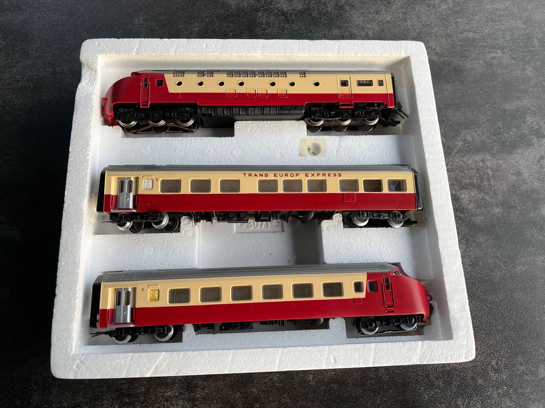 Märklin Modelleisenbahnen: Marklin HO TEE Zug 3071, Trans Europ Express – Gebraucht aus Spiegel b. Bern von Burdicrew 1