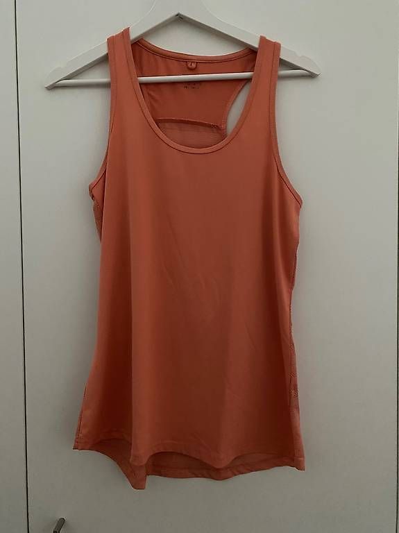 Top: Sport Tops Grösse S 2 Stk. – Usato da Dachsen venduto da Jay_3 1