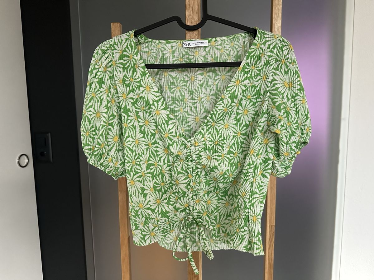 Zara Camicette: Sommerbluse mit Blümchen-Muster – Usato da Gipf-Oberfrick venduto da Gabor5