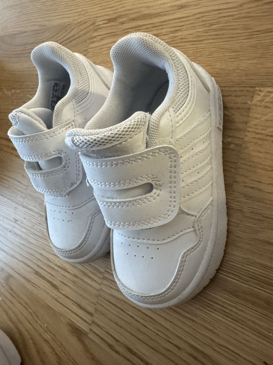 Adidas Scarpe per ragazzi: Baskets Adidas blanches taille 23 enfant – Usato da La Chaux-de-Fonds venduto da kel_9khc 1