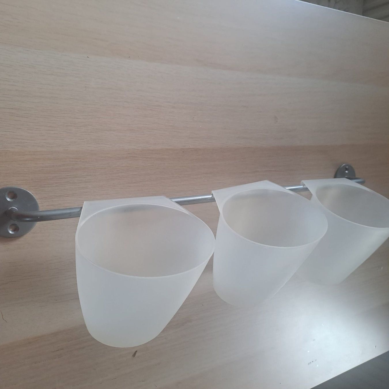 Accessori per altri veicoli: Wandhalter mit 3 Bechern, Top Zustand – Usato da vordemwald venduto da Zopf0 3